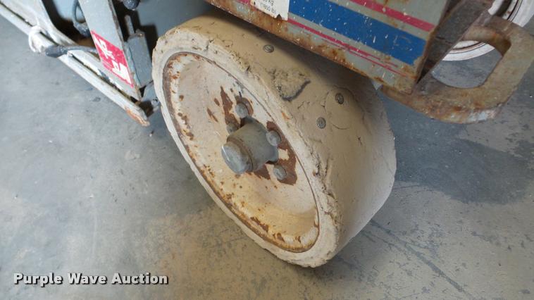 image for item DA2874 Sky Jack SJIII 3226 scissor lift