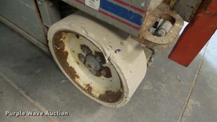 image for item DA2874 Sky Jack SJIII 3226 scissor lift