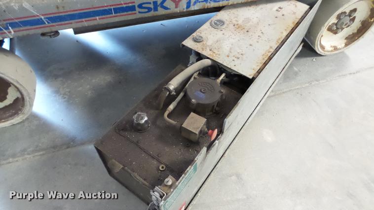 image for item DA2874 Sky Jack SJIII 3226 scissor lift