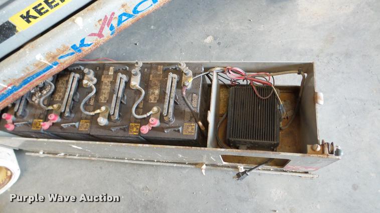 image for item DA2874 Sky Jack SJIII 3226 scissor lift