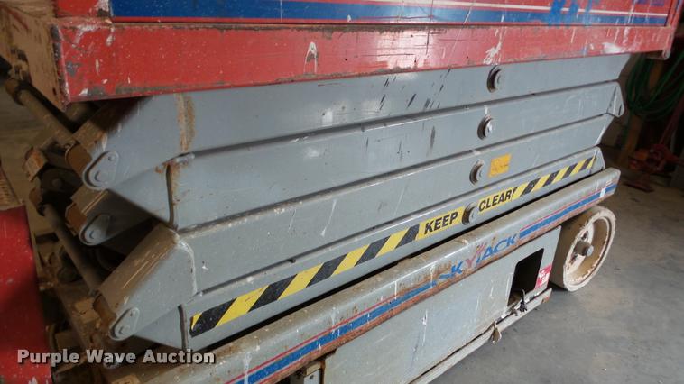 image for item DA2874 Sky Jack SJIII 3226 scissor lift