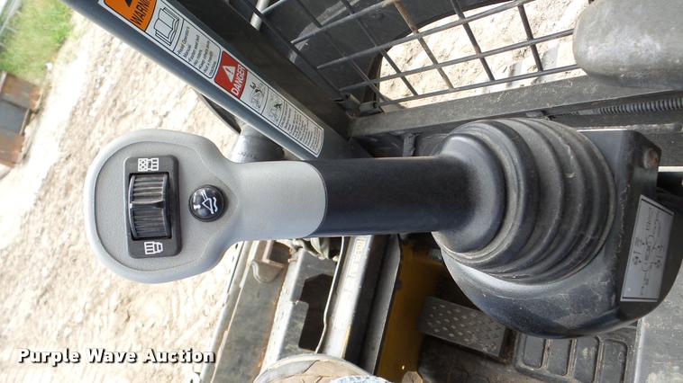 image for item DA2875 2011 New Holland C227 skid steer