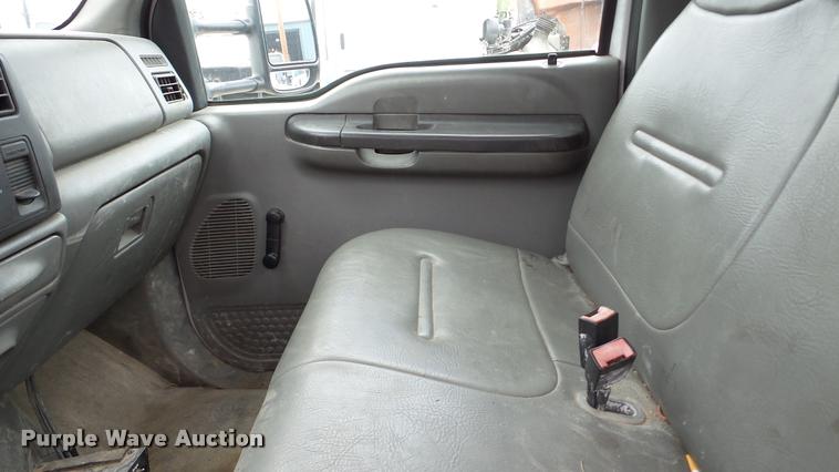 image for item DA2889 2002 Ford F550 Super Duty bucket truck