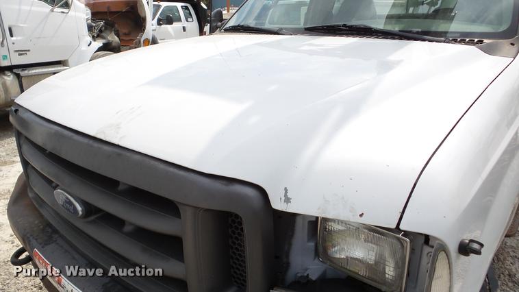 image for item DA2889 2002 Ford F550 Super Duty bucket truck