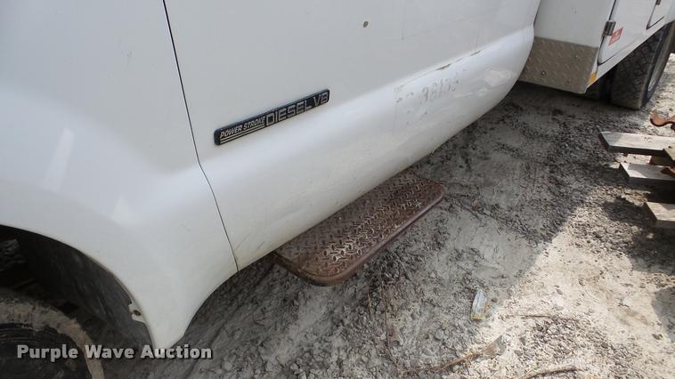 image for item DA2889 2002 Ford F550 Super Duty bucket truck