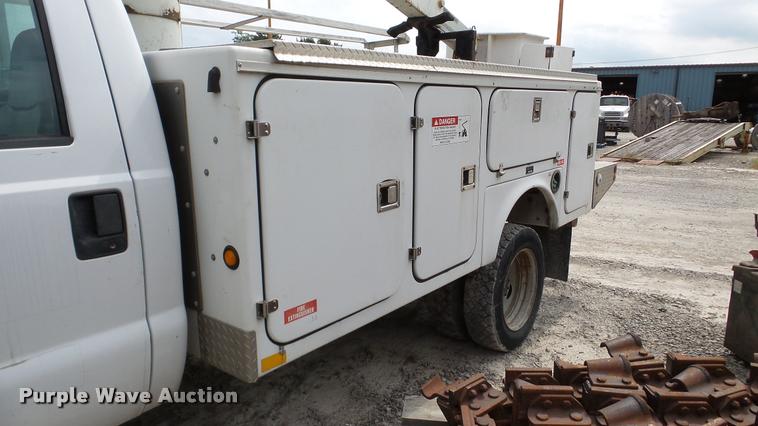 image for item DA2889 2002 Ford F550 Super Duty bucket truck