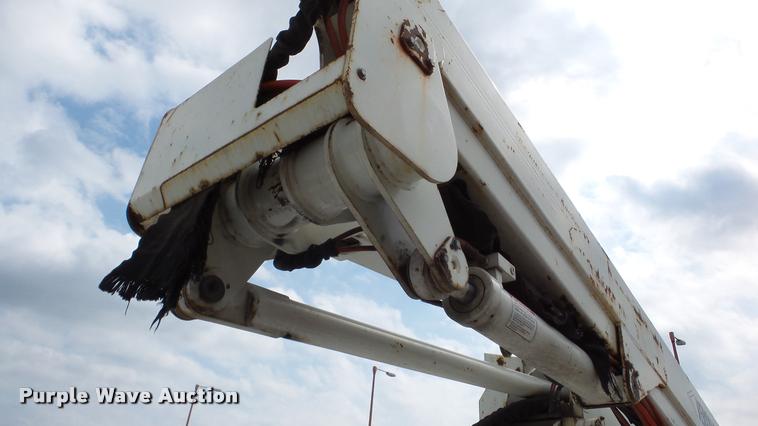 image for item DA2889 2002 Ford F550 Super Duty bucket truck