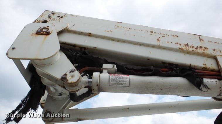 image for item DA2889 2002 Ford F550 Super Duty bucket truck