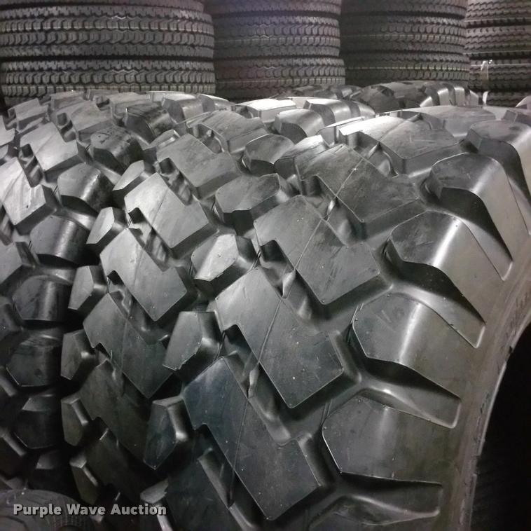 image for item F1067 (4) 29.5x25 loader tires