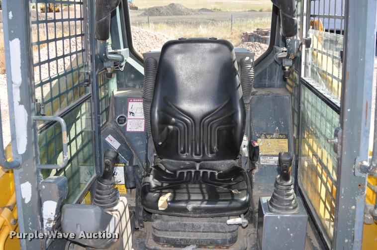 image for item G7488 2005 Gehl CTL60 skid steer