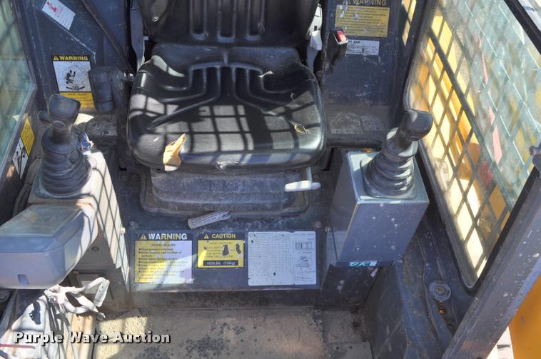 image for item G7488 2005 Gehl CTL60 skid steer