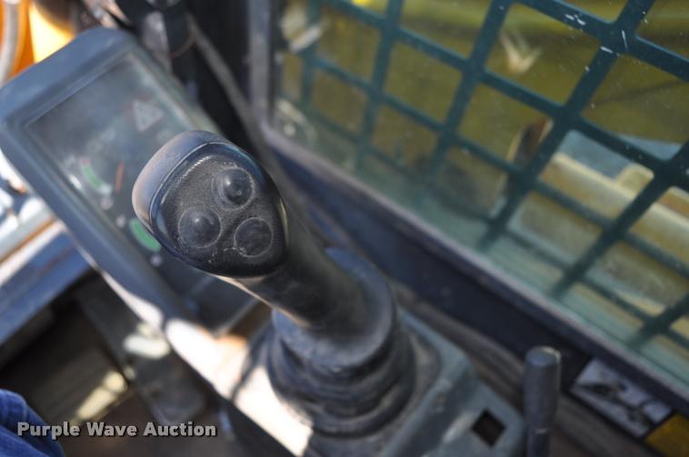 image for item G7488 2005 Gehl CTL60 skid steer