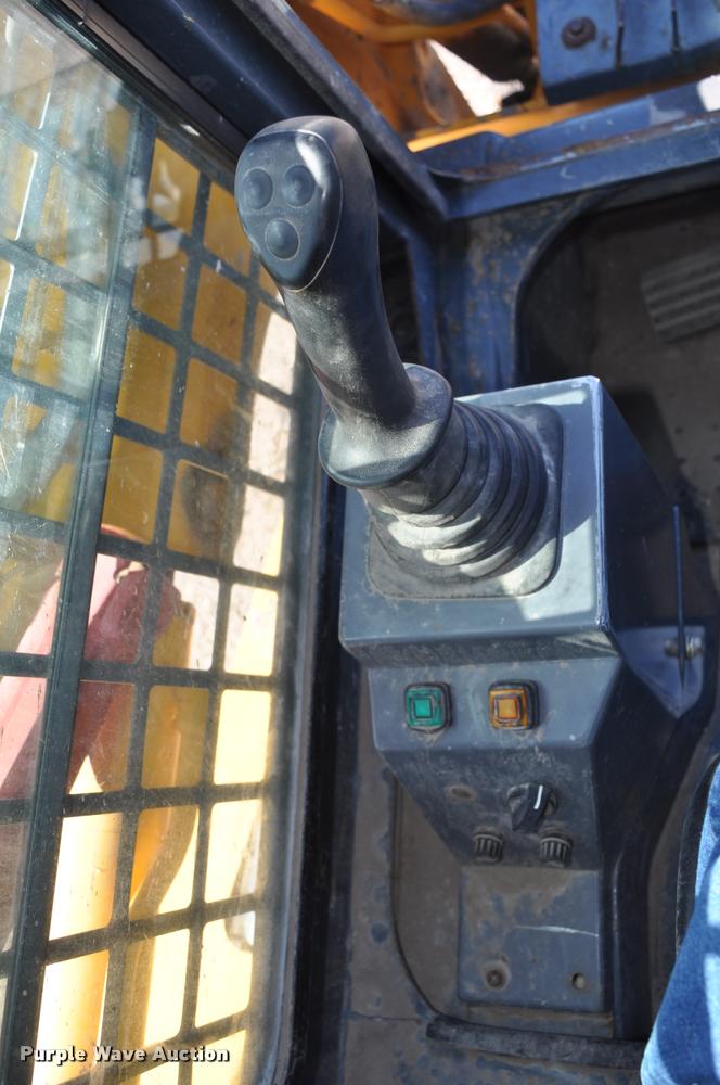 image for item G7488 2005 Gehl CTL60 skid steer