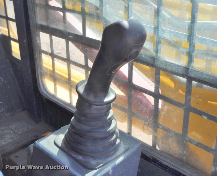 image for item G7488 2005 Gehl CTL60 skid steer