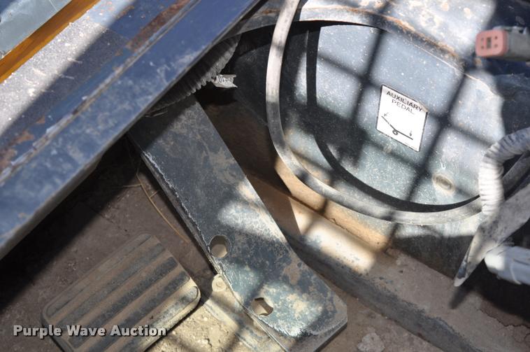 image for item G7488 2005 Gehl CTL60 skid steer