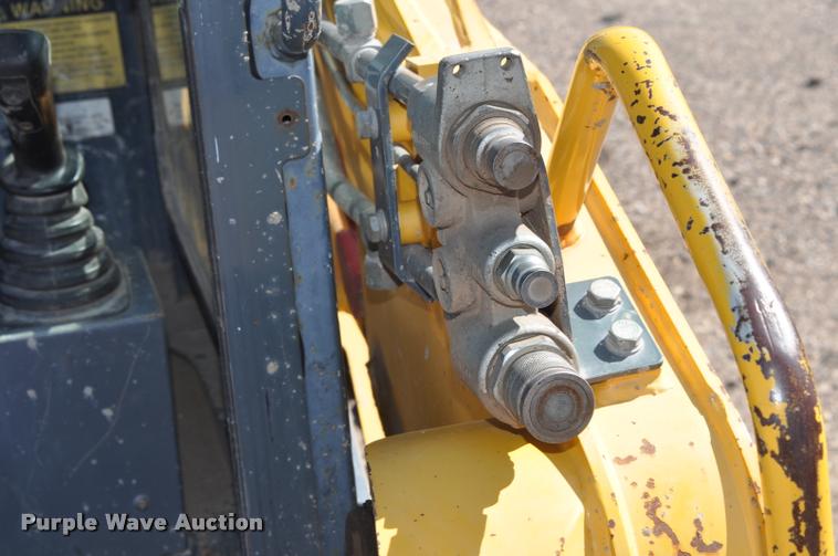 image for item G7488 2005 Gehl CTL60 skid steer