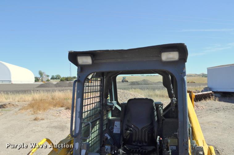 image for item G7488 2005 Gehl CTL60 skid steer