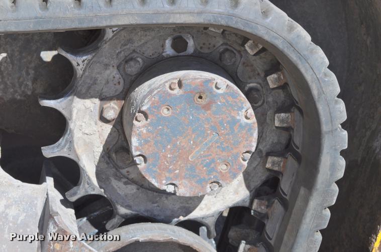 image for item G7488 2005 Gehl CTL60 skid steer