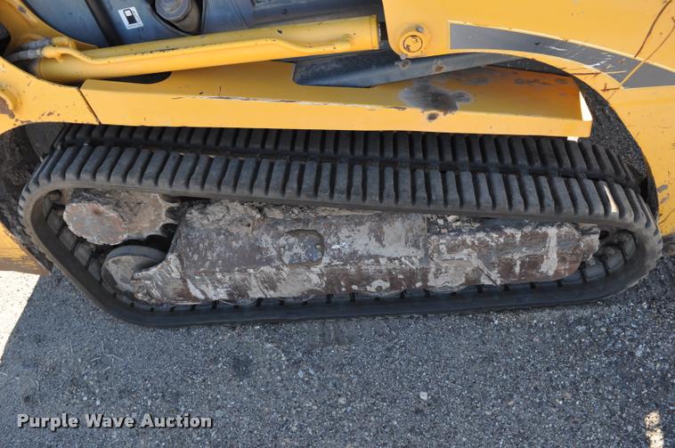 image for item G7488 2005 Gehl CTL60 skid steer