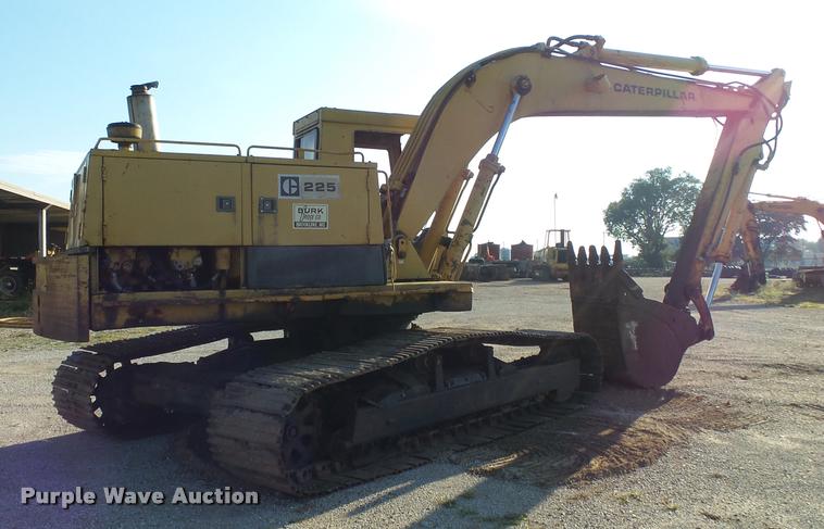 image for item K1132 1984 Caterpillar 225 excavator