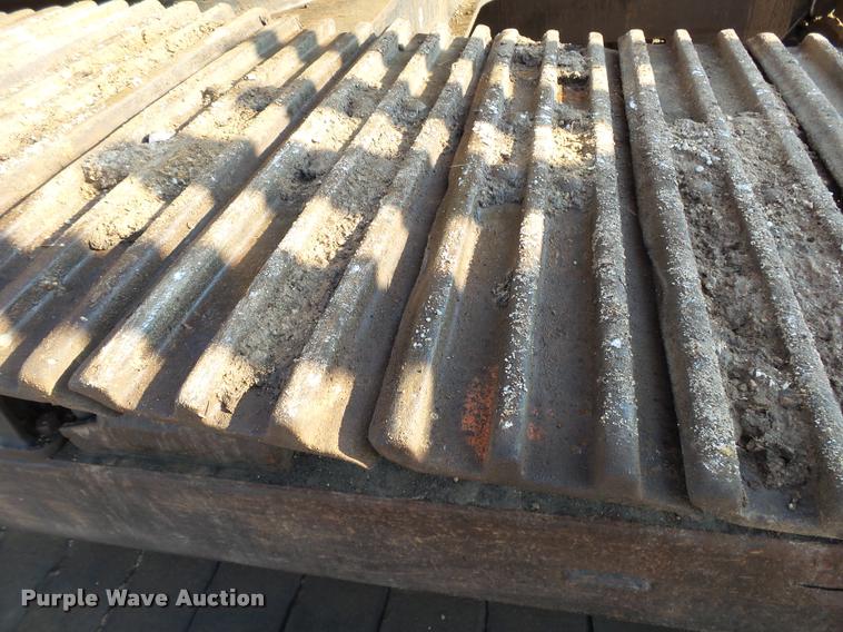 image for item K1132 1984 Caterpillar 225 excavator