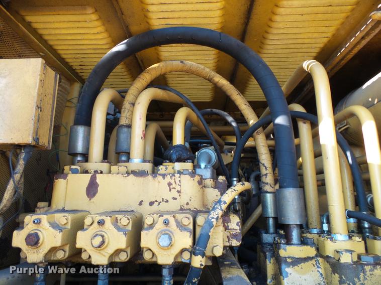 image for item K1132 1984 Caterpillar 225 excavator