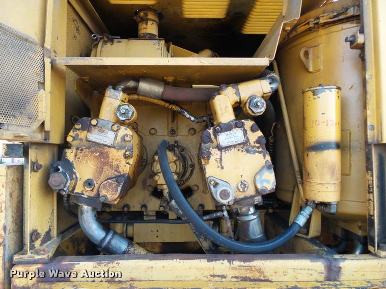 image for item K1132 1984 Caterpillar 225 excavator