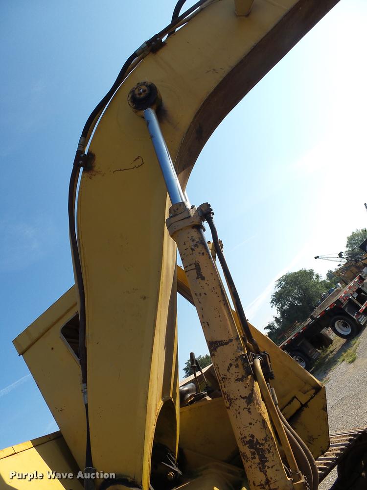 image for item K1132 1984 Caterpillar 225 excavator
