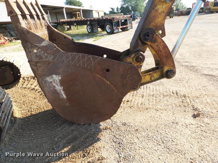 image for item K1132 1984 Caterpillar 225 excavator