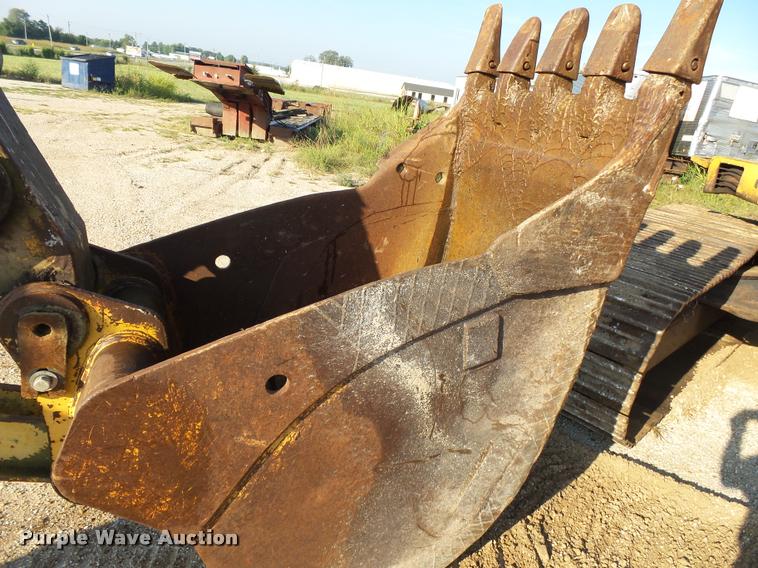 image for item K1132 1984 Caterpillar 225 excavator