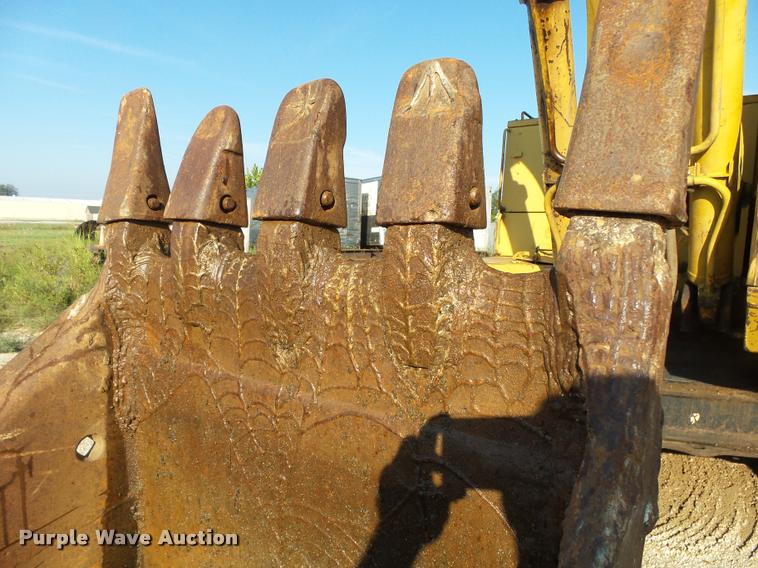 image for item K1132 1984 Caterpillar 225 excavator