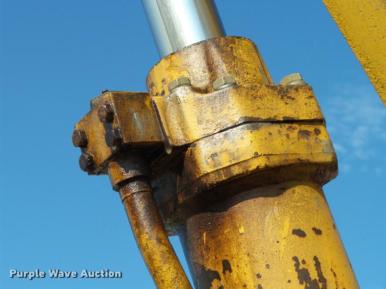 image for item K1132 1984 Caterpillar 225 excavator