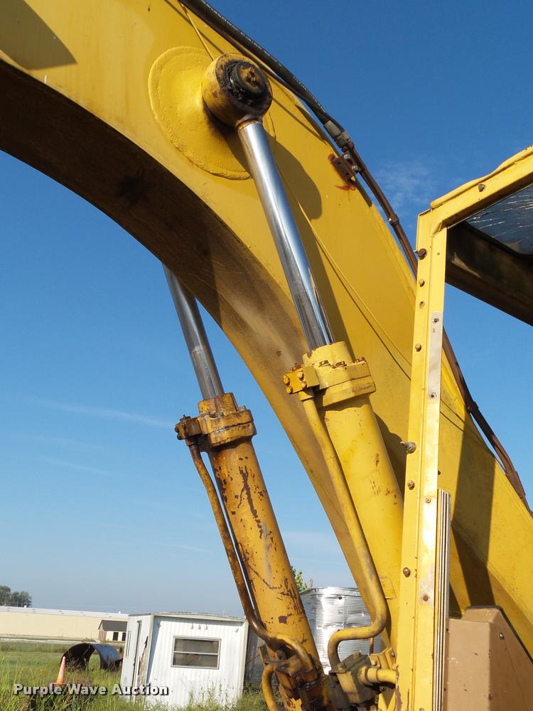 image for item K1132 1984 Caterpillar 225 excavator