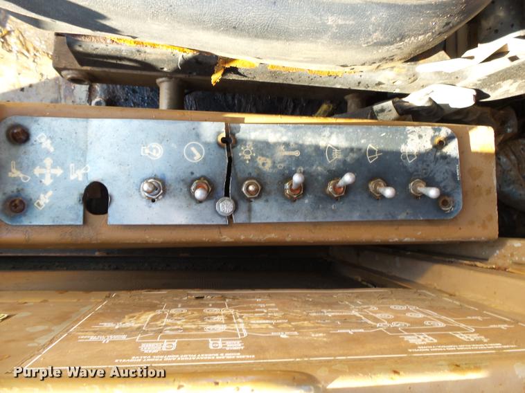 image for item K1132 1984 Caterpillar 225 excavator