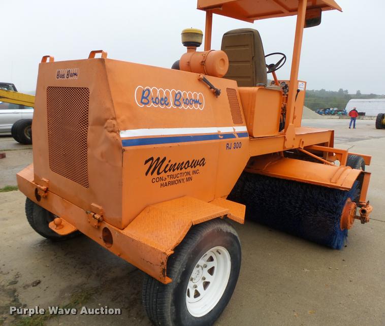 image for item K1486 Broce RJ300 broom