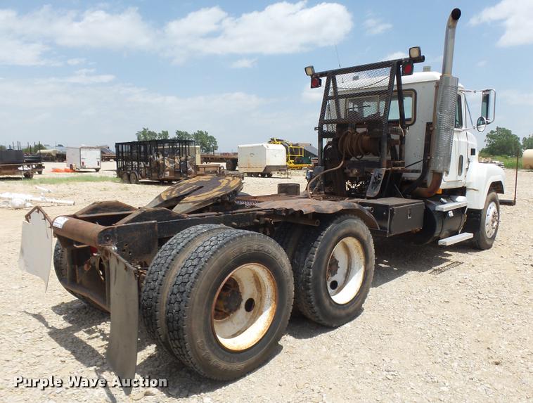 image for item K3172 1990 Mack CH613 semi truck