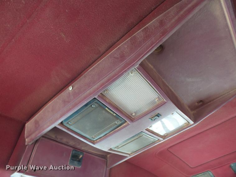 image for item K3172 1990 Mack CH613 semi truck