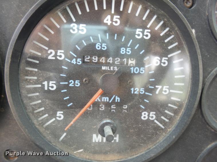 image for item K3172 1990 Mack CH613 semi truck