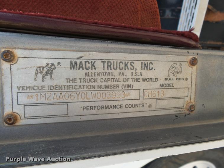 image for item K3172 1990 Mack CH613 semi truck