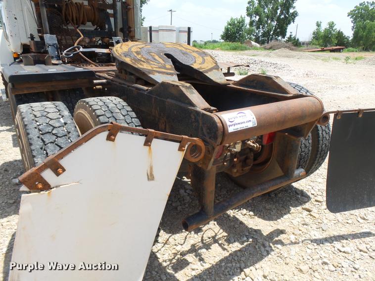 image for item K3172 1990 Mack CH613 semi truck