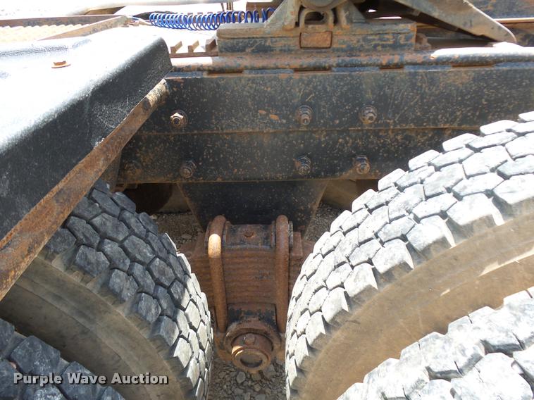 image for item K3172 1990 Mack CH613 semi truck