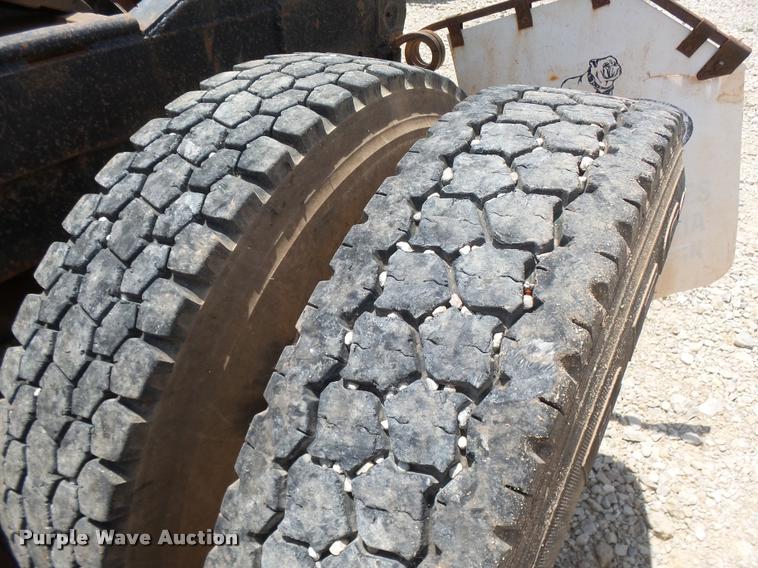 image for item K3172 1990 Mack CH613 semi truck