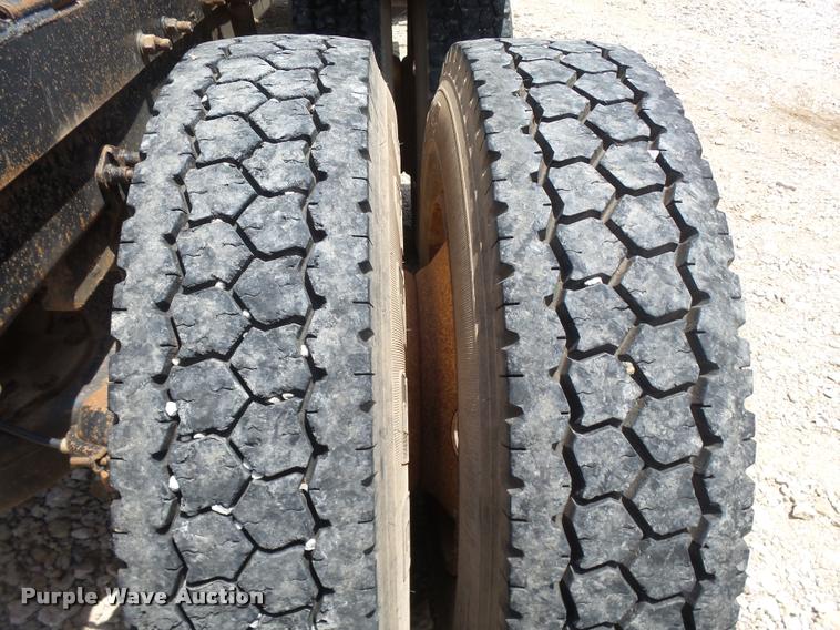 image for item K3172 1990 Mack CH613 semi truck