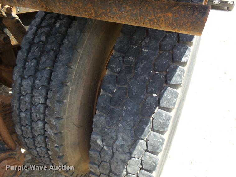 image for item K3172 1990 Mack CH613 semi truck