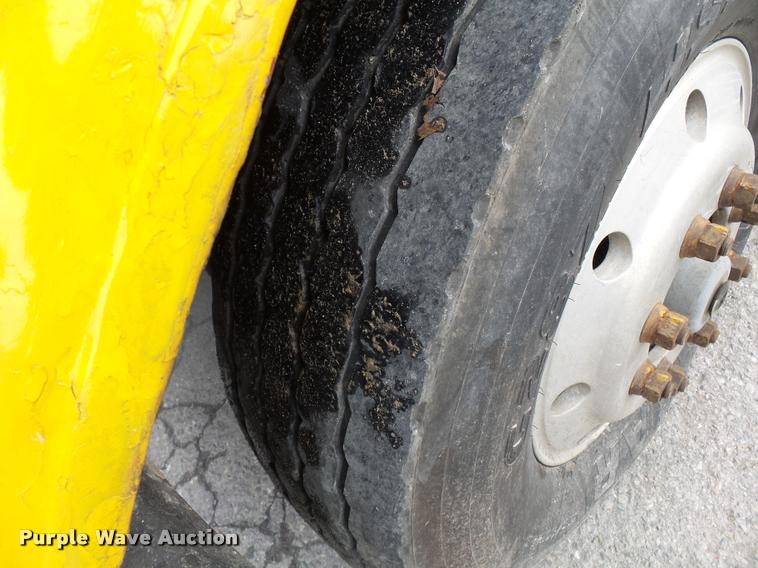 image for item K3472 1989 Peterbilt 379 dump truck