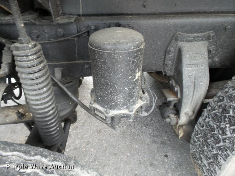 image for item K3472 1989 Peterbilt 379 dump truck