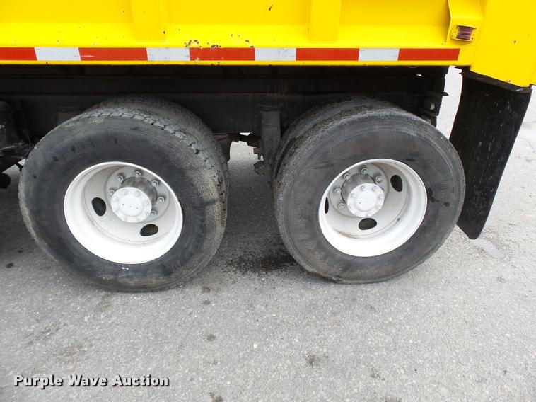 image for item K3472 1989 Peterbilt 379 dump truck