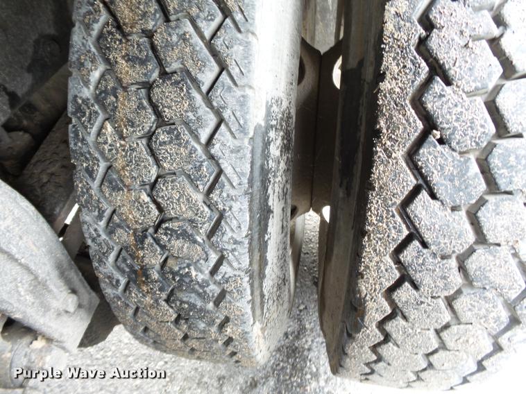 image for item K3472 1989 Peterbilt 379 dump truck