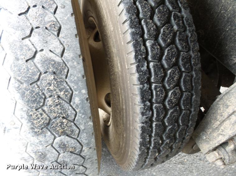 image for item K3472 1989 Peterbilt 379 dump truck