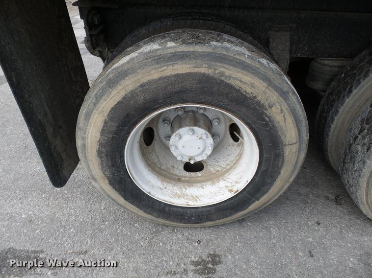 image for item K3472 1989 Peterbilt 379 dump truck